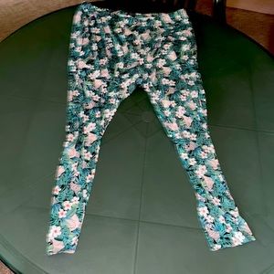 Disney Leggings with Green Leaf and Disney’s Big Cats
